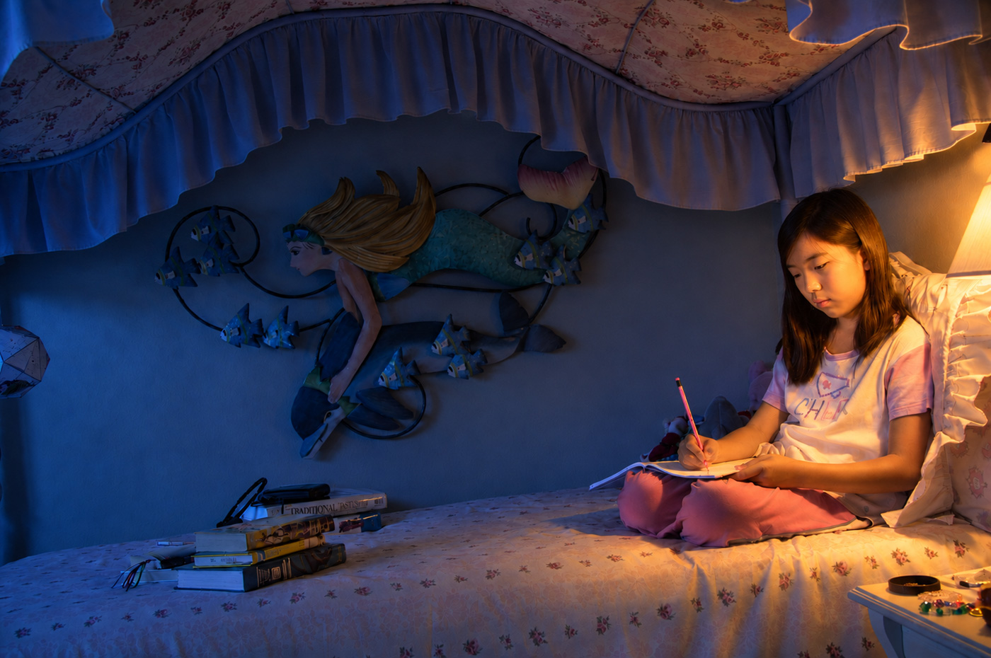 Young fiction-writer Lisa Huang : Magazine article art