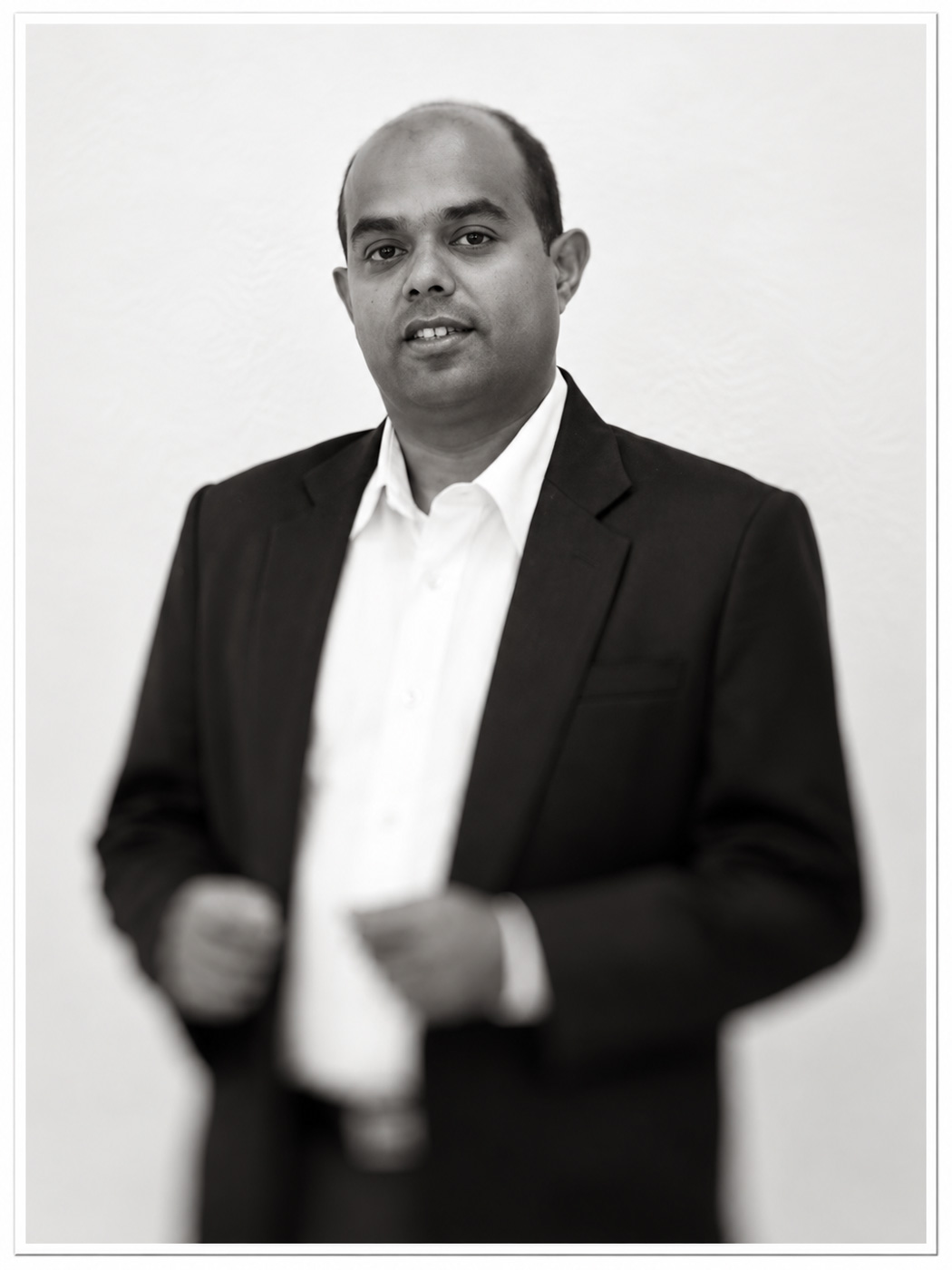 Black-and-white Lensbaby portrait of Prabakaran Murugaiah