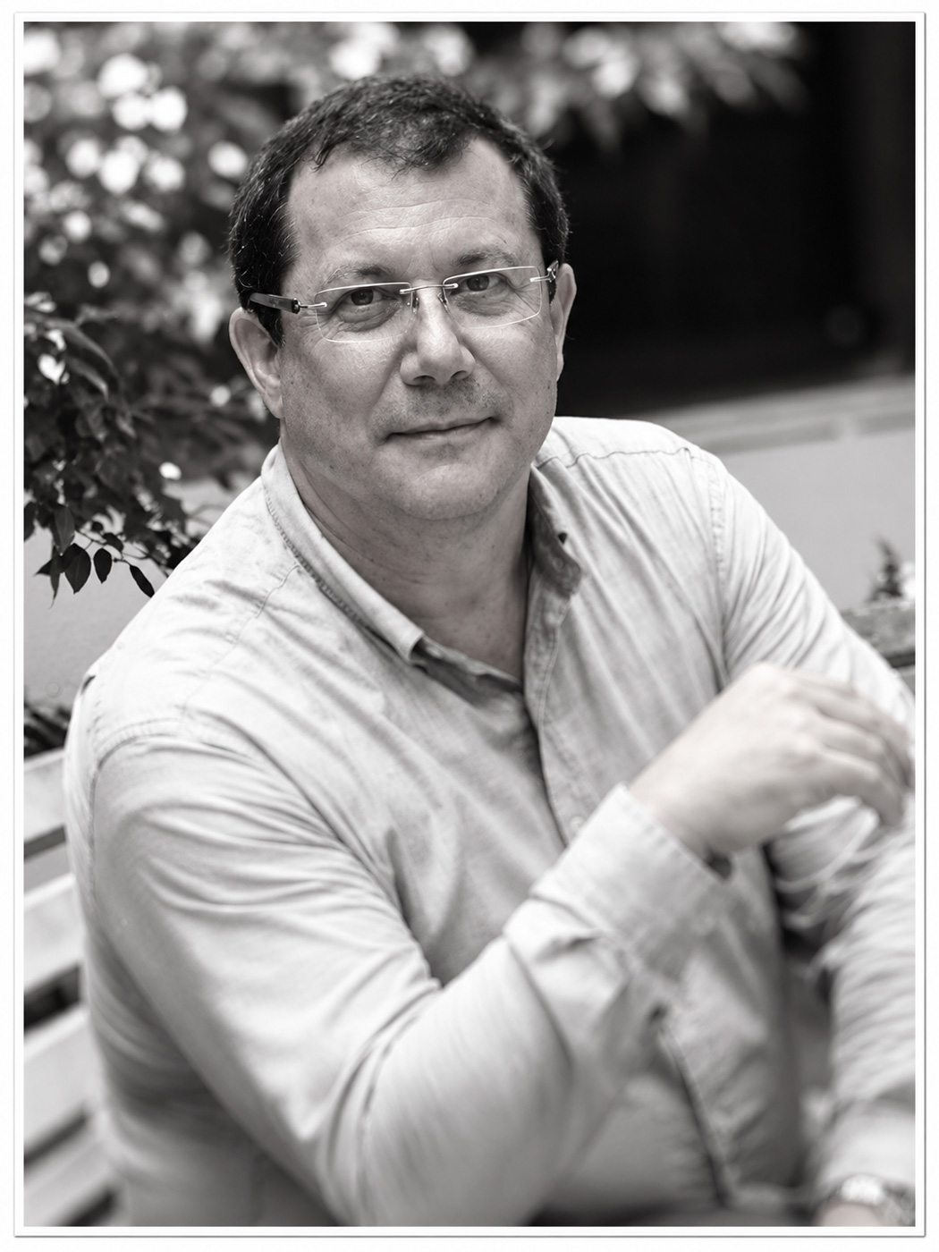 Black-and-white Lensbaby portrait of Sergio Sedas
